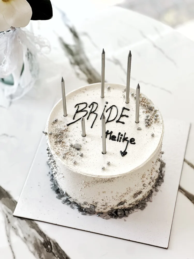 "Bride" Yazılı Nişan Pastası
