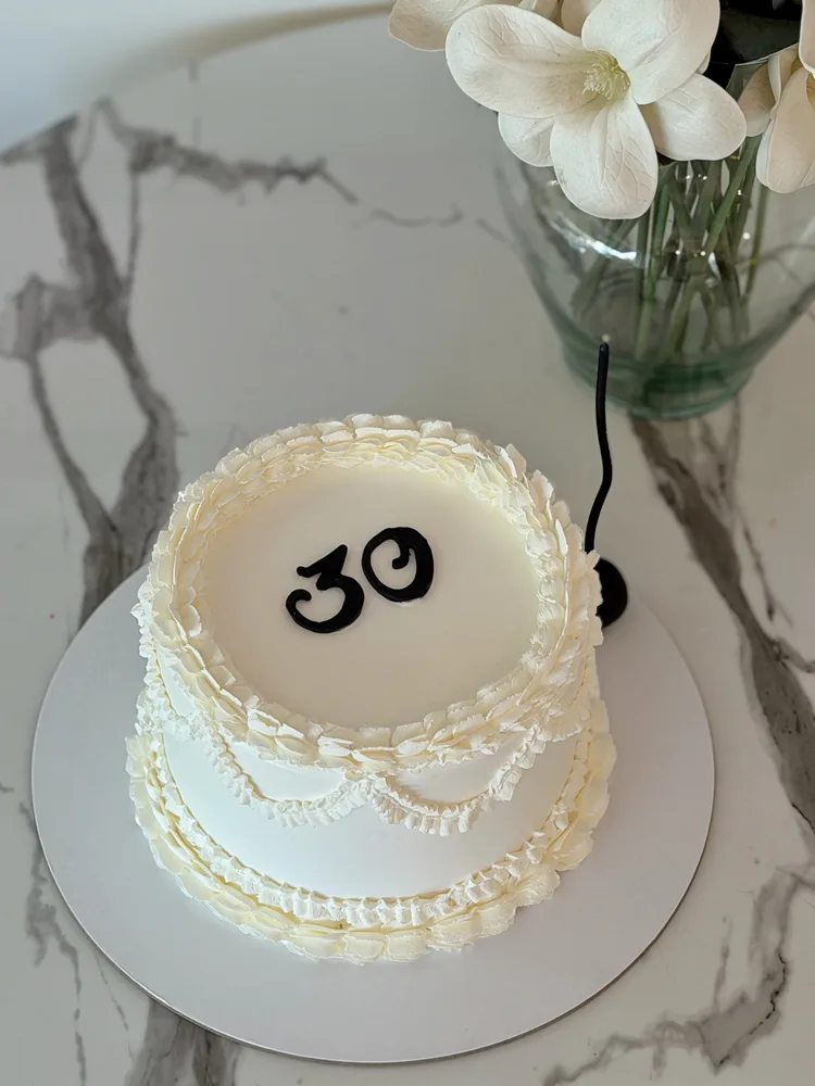 "30 Yaş" Sade Beyaz Pasta