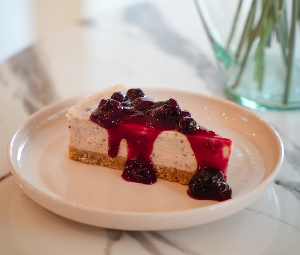 Yaban Mersinli Cheesecake Dilim
